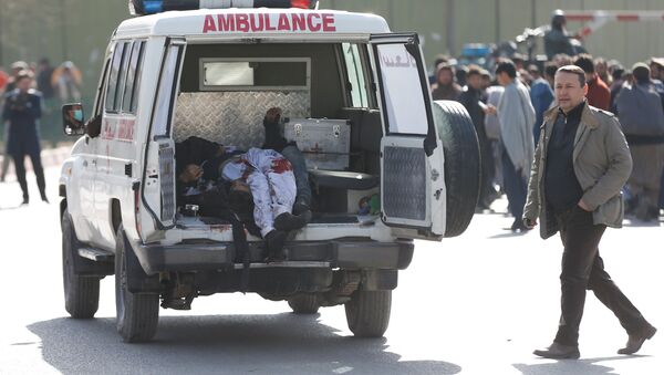 Victims are carried away in an ambulance after a blast in Kabul, Afghanistan January 27, 2018. - Sputnik Brasil