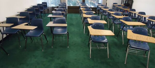 Sala de aula abandonada (imagem ilustrativa) - Sputnik Brasil