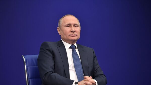 O presidente da Rússia, Vladimir Putin, durante uma reunião com membros da sua campanha eleitoral para eleições de 2018 - Sputnik Brasil