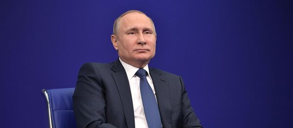 O presidente da Rússia, Vladimir Putin, durante uma reunião com membros da sua campanha eleitoral para eleições de 2018 - Sputnik Brasil