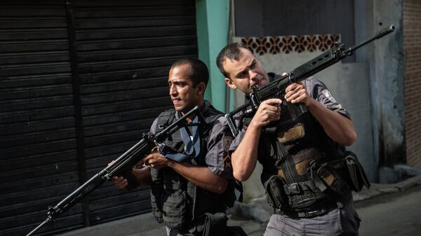 Policiais militares no Rio de Janeiro. - Sputnik Brasil