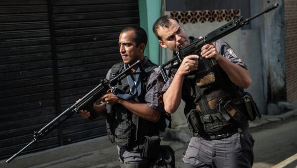 Policiais militares no Rio de Janeiro. - Sputnik Brasil