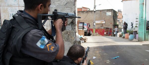 Polícia Militar realiza operação no Complexo do Alemão - Sputnik Brasil