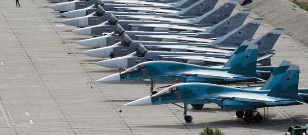 Caças russo no aeródromo de Belbek, em Sevastopol, Crimeia - Sputnik Brasil