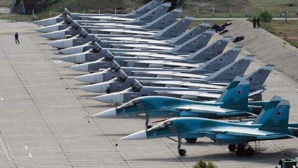 Caças russo no aeródromo de Belbek, em Sevastopol, Crimeia - Sputnik Brasil