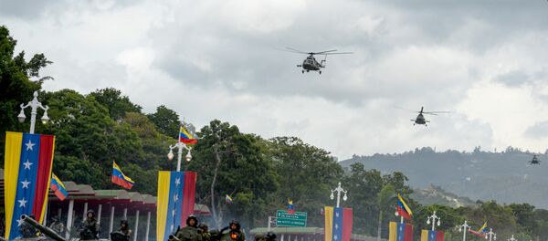 Desfile militar na Venezuela com participação de helicópteros Mi-17 venezuelanos produzidos pela Rússia Desfile militar na Venezuela com participação de helicópteros Mi-17 venezuelanos produzidos pela Rússia - Sputnik Brasil