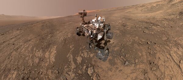 Espaçonave Curiosity, da NASA, explora a superfície marciana - Sputnik Brasil