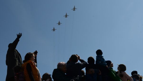 Bombardeiros Su-24M durante uma parada militar em Ekaterinburgo (foto de arquivo) - Sputnik Brasil