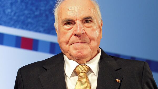 Germany's former Chancellor Helmut Kohl attends a stamp unveiling ceremony during a reception in Berlin. (File) - Sputnik Brasil