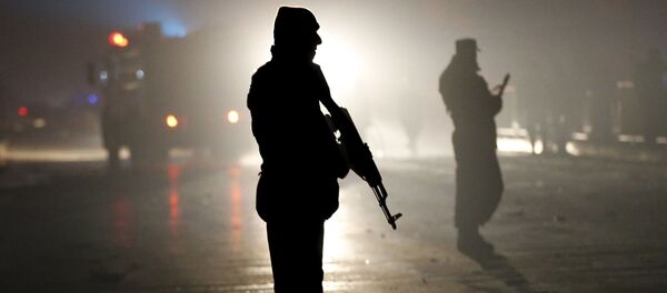 Arquivo: policiais no local da explosão perto da embaixada russa em Cabul, 20 de janeiro de 2016 - Sputnik Brasil