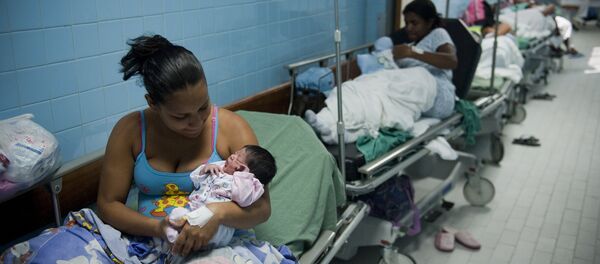 Pesquisa da Universidade Federal de Roraima aponta que 42% das refugiadas venezuelanas vêm ao Brasil só com os filhos - Sputnik Brasil