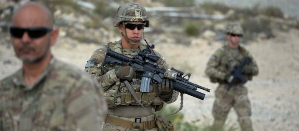 US soldiers part of NATO patrol during the final day of a month long anti-Taliban operation by the Afghan National Army (ANA) in various parts of eastern Nangarhar province, at an Afghan National Army base in Khogyani district on August 30, 2015 - Sputnik Brasil