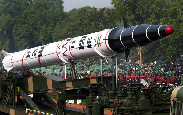 Índia testa com êxito míssil balístico Agni-III Índia testa com êxito míssil balístico Agni-III - Sputnik Brasil
