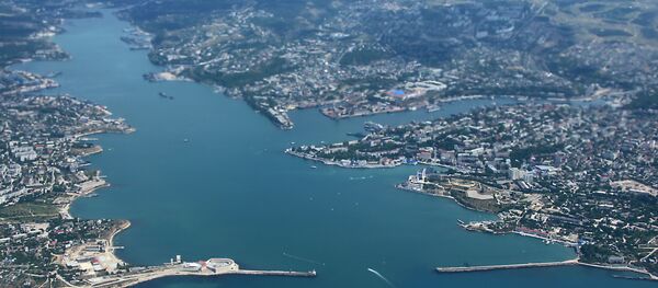 Vista de Sevastopol da janela do avião - Sputnik Brasil