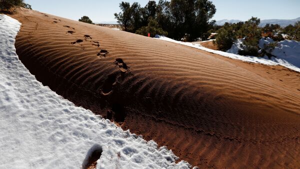 Neve no deserto de Saara (foto de arquivo) - Sputnik Brasil