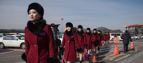 Líderes de torcida norte-coreanas - Sputnik Brasil