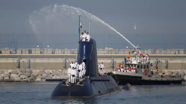 Marinheiros israelenses no submarino Rahav no porto de Haifa, Israel - Sputnik Brasil