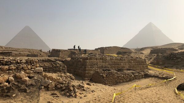 Túmulo descoberto nas pirâmides de Gizé por um funcionário do Império Antigo - Sputnik Brasil