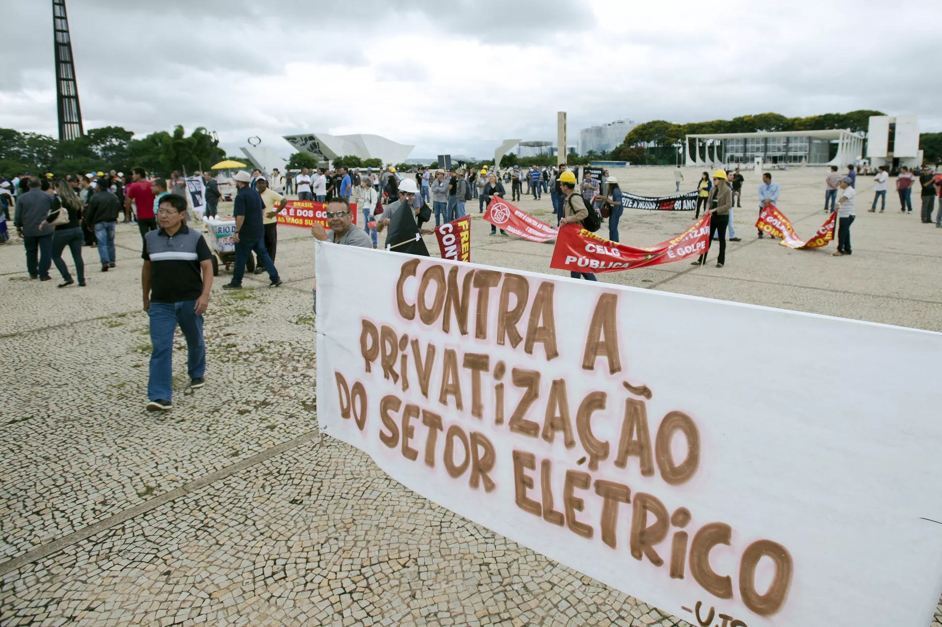 Eletricitários protestam em vários estados contra venda de distribuidoras da Eletrobras - Sputnik Brasil, 1920, 22.07.2024