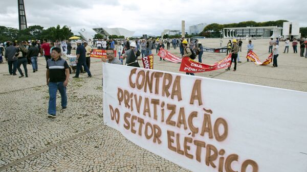 Eletricitários protestam em vários estados contra venda de distribuidoras da Eletrobras - Sputnik Brasil