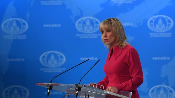 A representante oficial do Ministério das Relações Exteriores da Rússia, Maria Zakharova, durante seu briefing em 8 de fevereiro de 2018 - Sputnik Brasil
