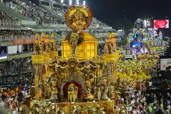 Estácio de Sá desfilou com toda sua tradição no Sambódromo - Sputnik Brasil