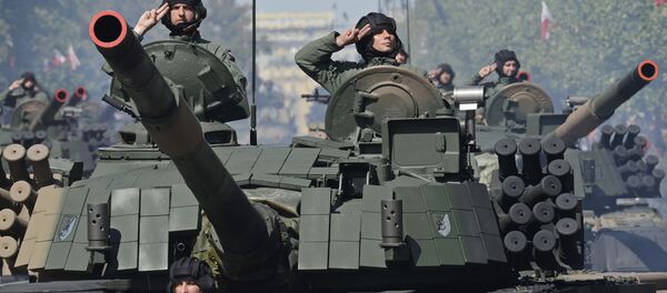 Parada militar no Dia do Exército da Polônia - Sputnik Brasil