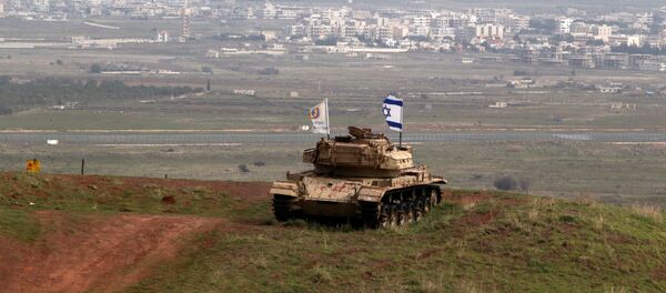 Tanque antigo de Israel posicionado perto da fronteira com a Síria, 11 de fevereiro de 2018 - Sputnik Brasil