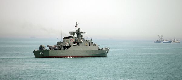 Navio de guerra iraniano Alborz no Estreito de Ormuz - Sputnik Brasil