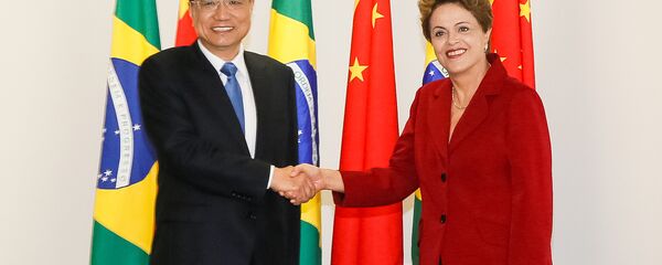 Dilma Rousseff durante cerimônia de chegada do primeiro-ministro da República Popular da China, Li Keqiang Dilma Rousseff durante cerimônia de chegada do primeiro-ministro da República Popular da China, Li Keqiang - Sputnik Brasil