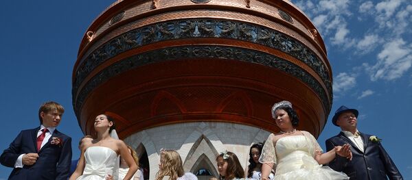 Recém-casados perto do Centro de Família Kazan - Sputnik Brasil