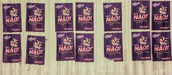 Cartazes de Movimentos Sociais com a frase Não é Não espalhados no centro do Rio de Janeiro para o Carnaval. Foto de 13 de fevereiro de 2018. - Sputnik Brasil
