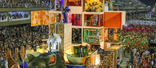 Monstro é aquele que não sabe amar. Os filhos abandonados da pátria que os pariu, foi o samba-enredo da Beija-Flor - Sputnik Brasil