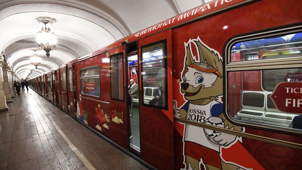 Trem de metrô oficial da Copa do Mundo da FIFA 2018 dedicado à história do torneio. - Sputnik Brasil