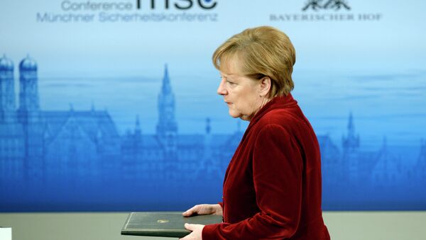 Chanceler Alemã, Angela Merkel, sobe ao púlpito para fazer seu discurso na 51ª Conferência de Segurança de Munique (MSC, na sigla em inglês) - Sputnik Brasil