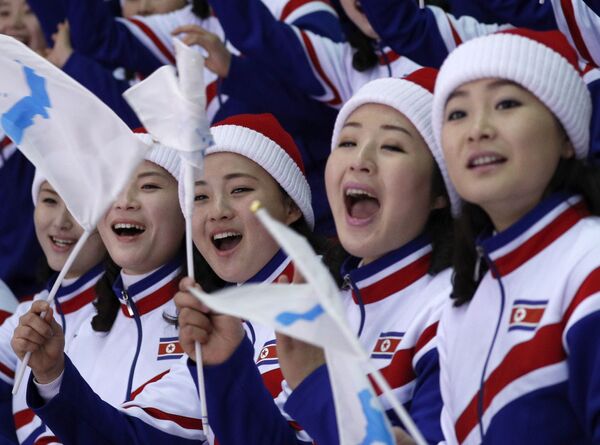 Torcedoras da Coreia do Norte nos Jogos Olímpicos de Inverno em Pyeongchang - Sputnik Brasil