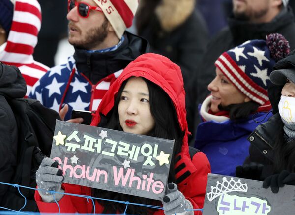 Torcida durante as competições de halfpipe masculino nos Jogos Olímpicos de Inverno em Pyeongchang - Sputnik Brasil