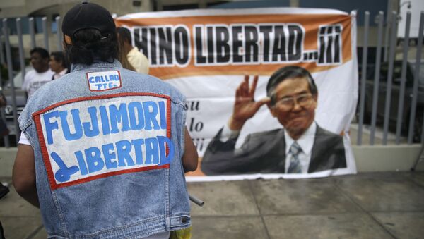 Apoiadora de Alberto Fujimori pede liberdade para o ex-presidente peruano, condenado por crimes contra a humanidade (arquivo) - Sputnik Brasil