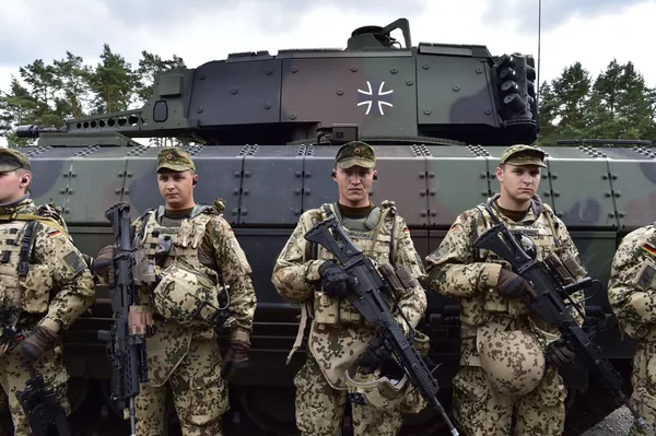 Exército alemão estaria usando carros comuns por falta de blindados, revela jornal Exército alemão estaria usando carros comuns por falta de blindados, revela jornal - Sputnik Brasil