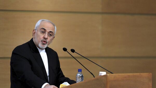 O ministro das Relações Exteriores do Irã, Mohammad Javad Zarif, discursa durante a Conferência de Segurança de Teerã, em 8 de janeiro de 2018 - Sputnik Brasil