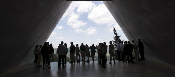 Visitantes no Museu de História do Holocausto de Yad Vashem em Jerusalém - Sputnik Brasil