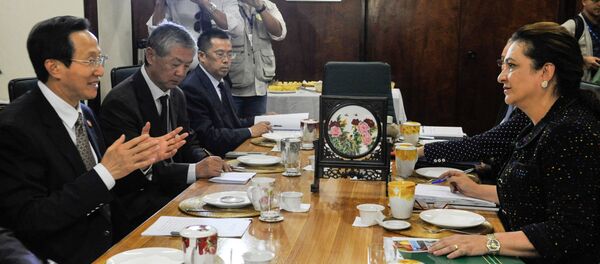 Ministra da Agricultura, Pecuária e Abastecimento, Kátia Abreu, recebe o ministro da Agricultura da China, Han Changfu Ministra da Agricultura, Pecuária e Abastecimento, Kátia Abreu, recebe o ministro da Agricultura da China, Han Changfu - Sputnik Brasil