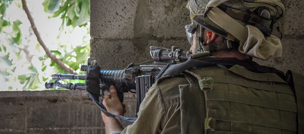 Soldado do FDI durante operação militar. - Sputnik Brasil
