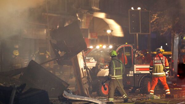 Funcionários dos serviços de emergência no local da explosão em Leicester, Reino Unido, 25 de fevereiro de 2018 - Sputnik Brasil