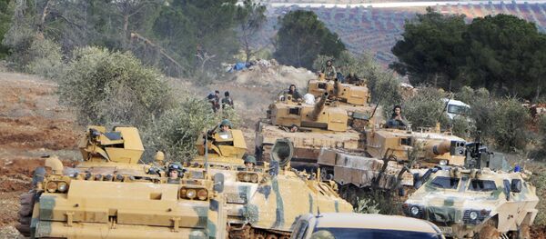 Tropas turcas na colina Bursayah, que separa Afrin de Azaz - Sputnik Brasil
