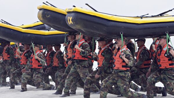 Recrutas das unidades Navy SEALs da Marinha norte-americana, Califórnia, EUA - Sputnik Brasil