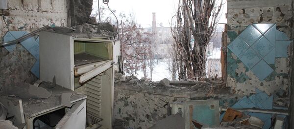 Donetsk após bombardeio Donetsk após bombardeio - Sputnik Brasil