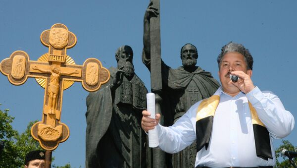 Sergie Baburin, então vice-porta-voz da Duma de Estado (câmara baixa do parlamento russo), durante um ato em homenagem à cultura ortodoxa e modo de vida tradicional na praça Eslava em Moscou, em 26 de maio de 2007 - Sputnik Brasil