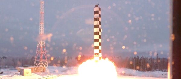 Apresentação gráfica dos testes do míssil Sarmat utilizada durante discurso do presidente russo, Vladimir Putin, perante a Assembleia Federal, 1º de março de 2018 Apresentação gráfica dos testes do míssil Sarmat utilizada durante discurso do presidente russo, Vladimir Putin, perante a Assembleia Federal, 1º de março de 2018 - Sputnik Brasil