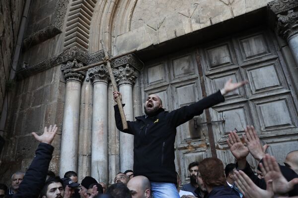 Ação de protesto perto dos portões da Basílica do Santo Sepulcro em Jerusalém - Sputnik Brasil